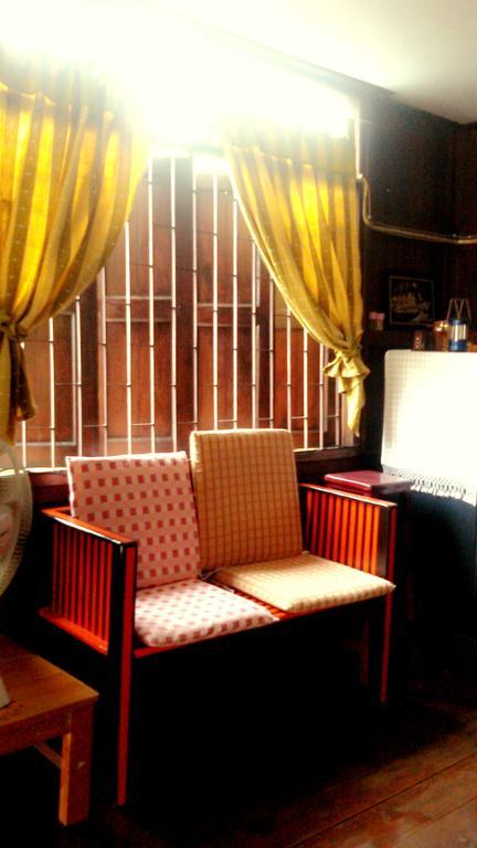 Baan Mai Guesthouse メーホンソン エクステリア 写真