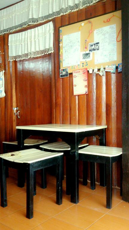 Baan Mai Guesthouse メーホンソン エクステリア 写真
