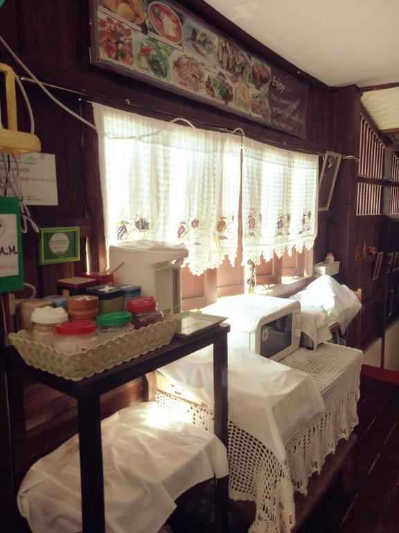 Baan Mai Guesthouse メーホンソン エクステリア 写真
