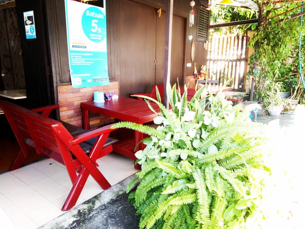 Baan Mai Guesthouse メーホンソン エクステリア 写真