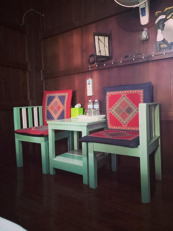 Baan Mai Guesthouse メーホンソン エクステリア 写真