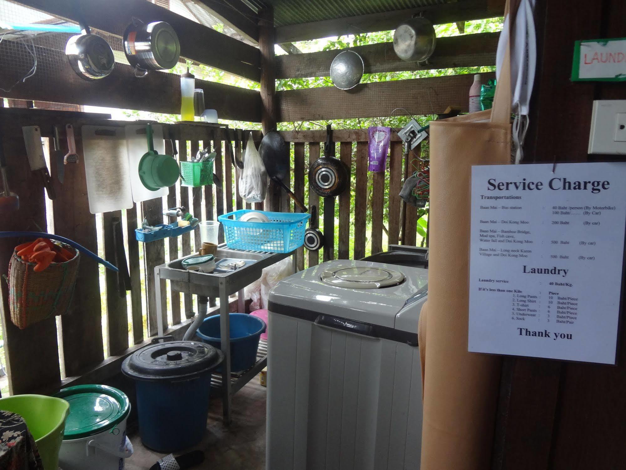 Baan Mai Guesthouse メーホンソン エクステリア 写真