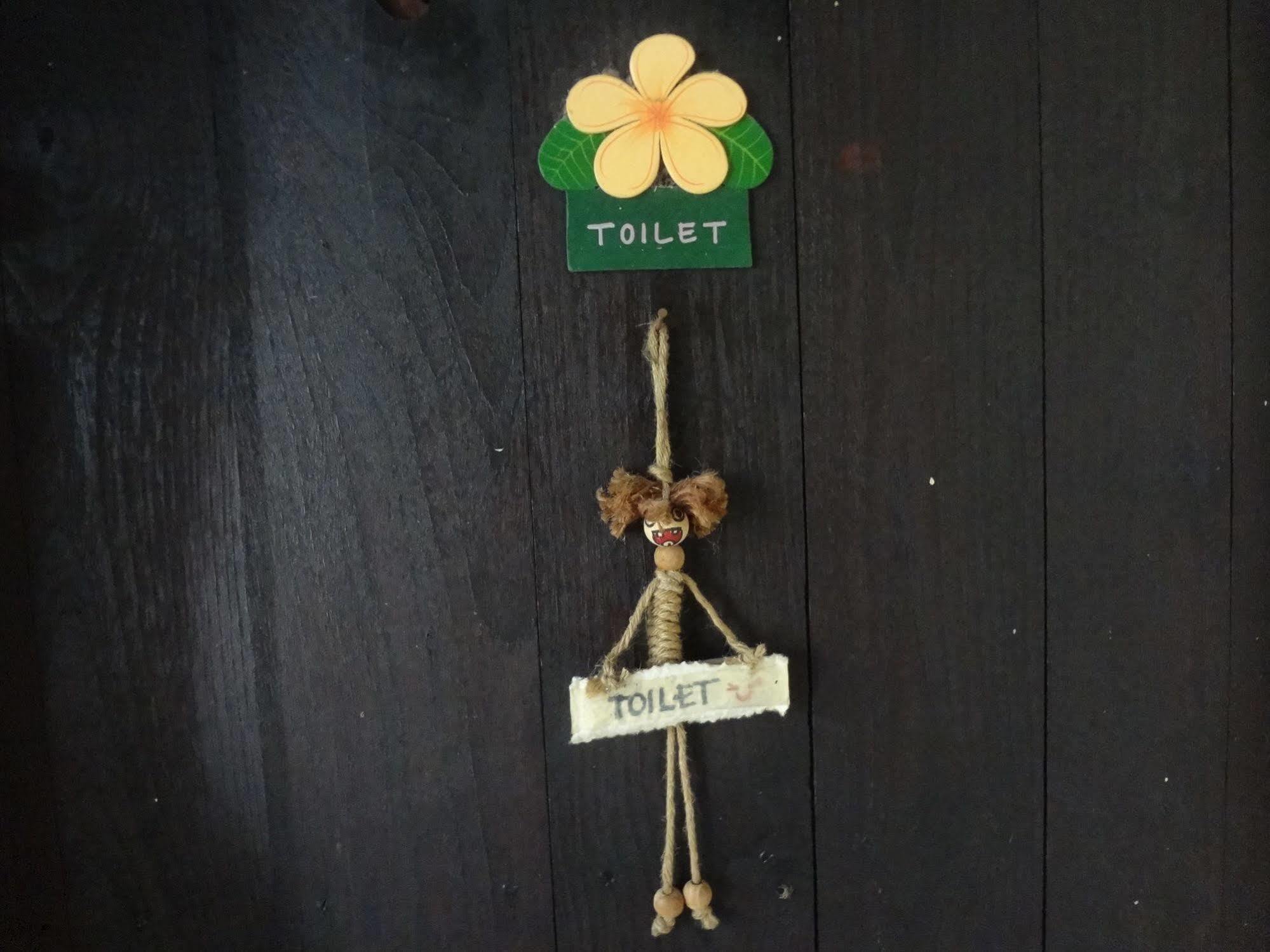 Baan Mai Guesthouse メーホンソン エクステリア 写真