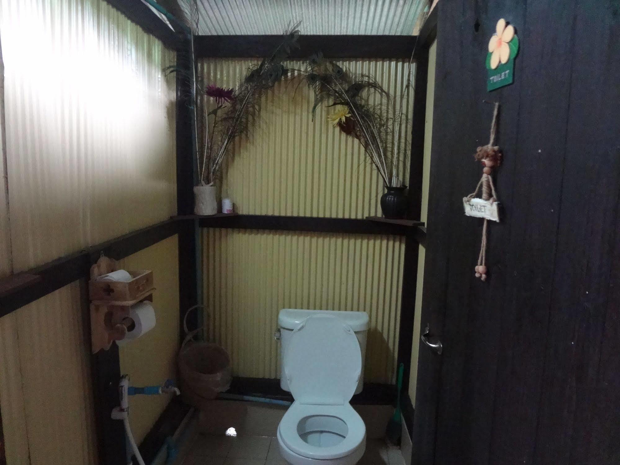 Baan Mai Guesthouse メーホンソン エクステリア 写真
