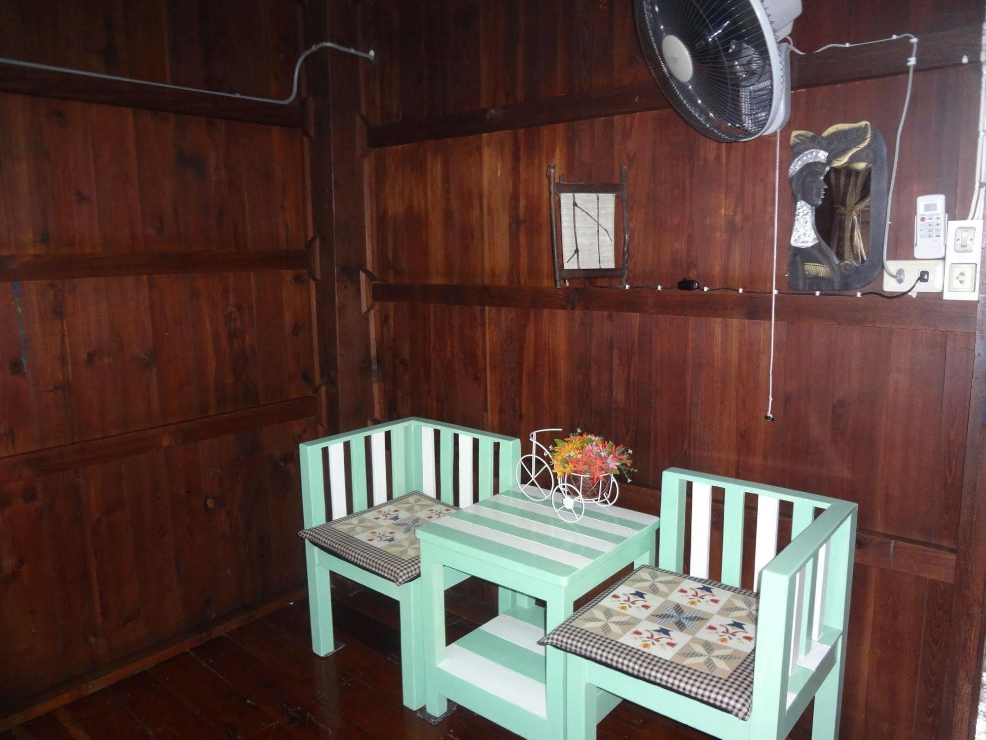 Baan Mai Guesthouse メーホンソン エクステリア 写真