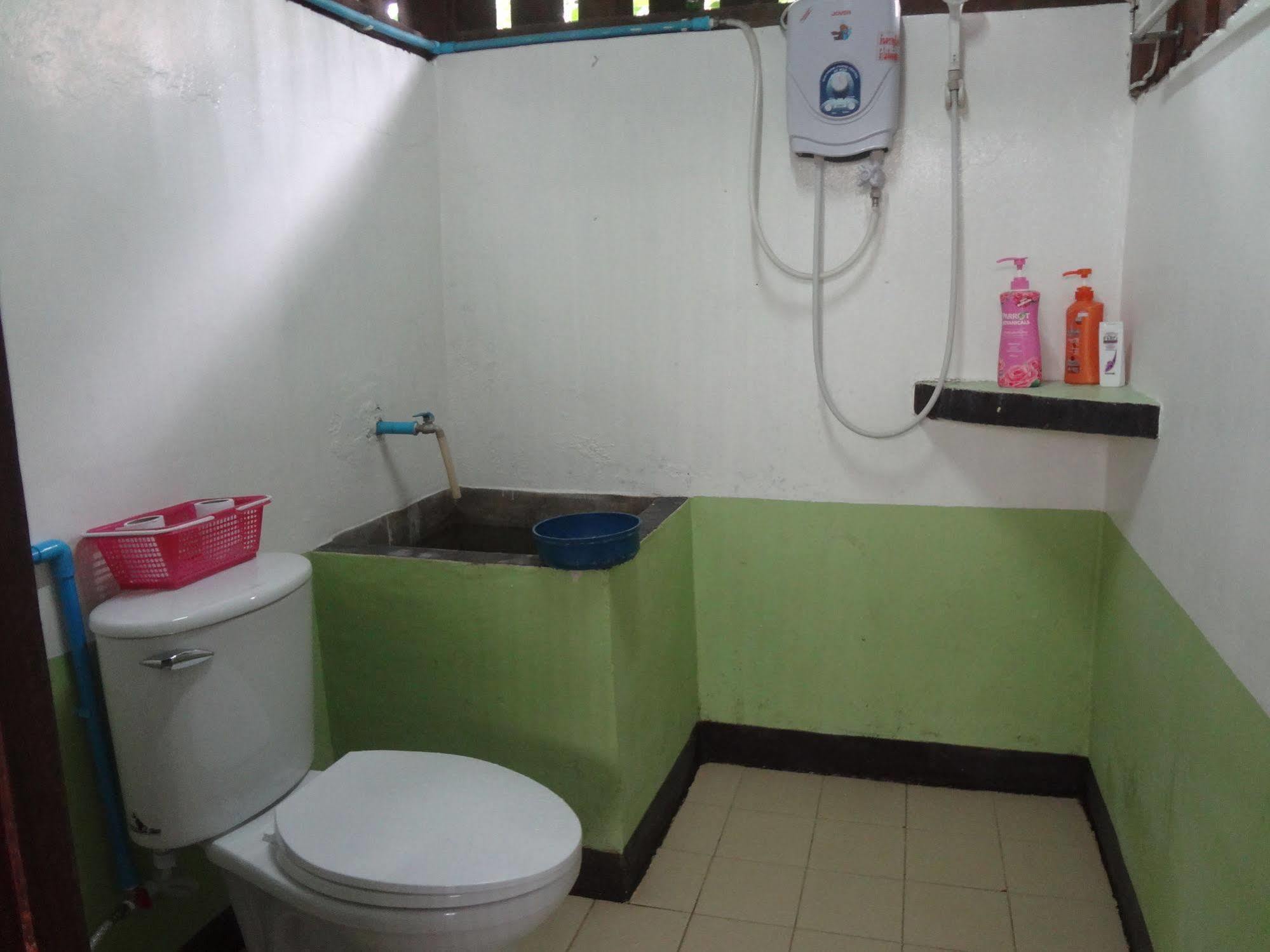 Baan Mai Guesthouse メーホンソン エクステリア 写真