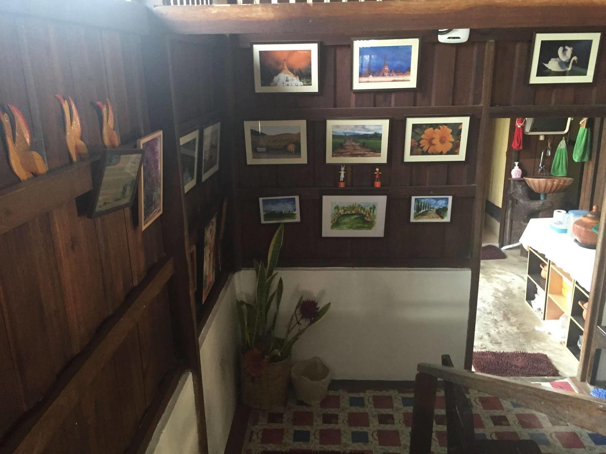 Baan Mai Guesthouse メーホンソン エクステリア 写真