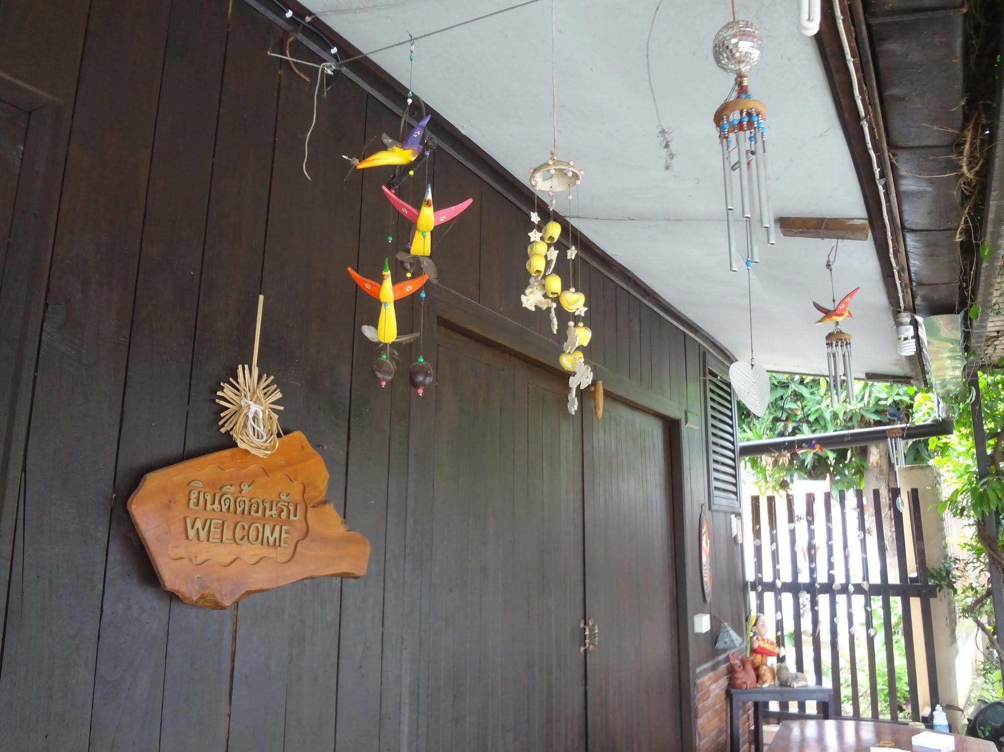 Baan Mai Guesthouse メーホンソン エクステリア 写真