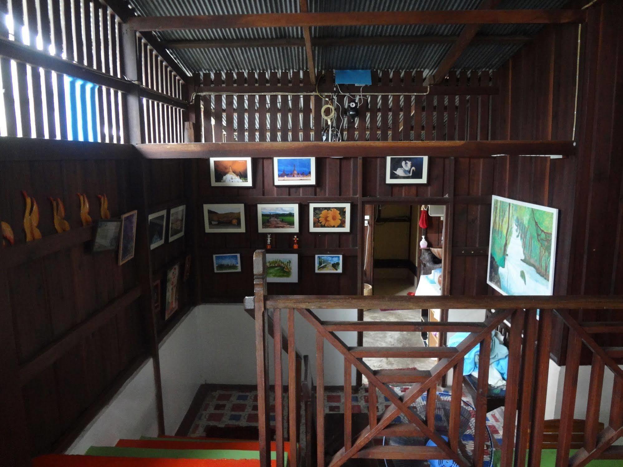 Baan Mai Guesthouse メーホンソン エクステリア 写真