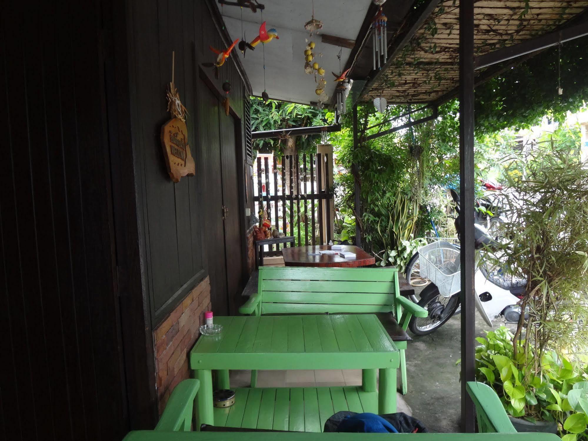 Baan Mai Guesthouse メーホンソン エクステリア 写真
