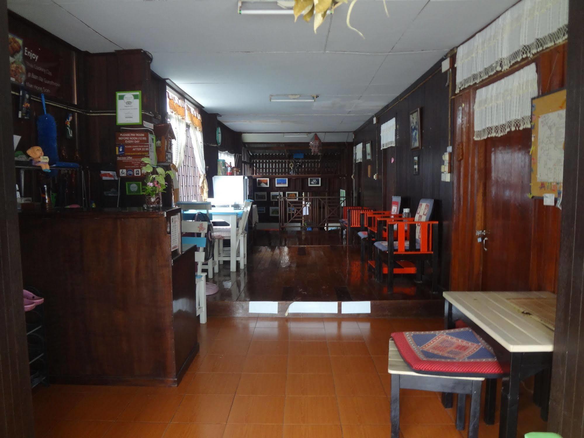 Baan Mai Guesthouse メーホンソン エクステリア 写真