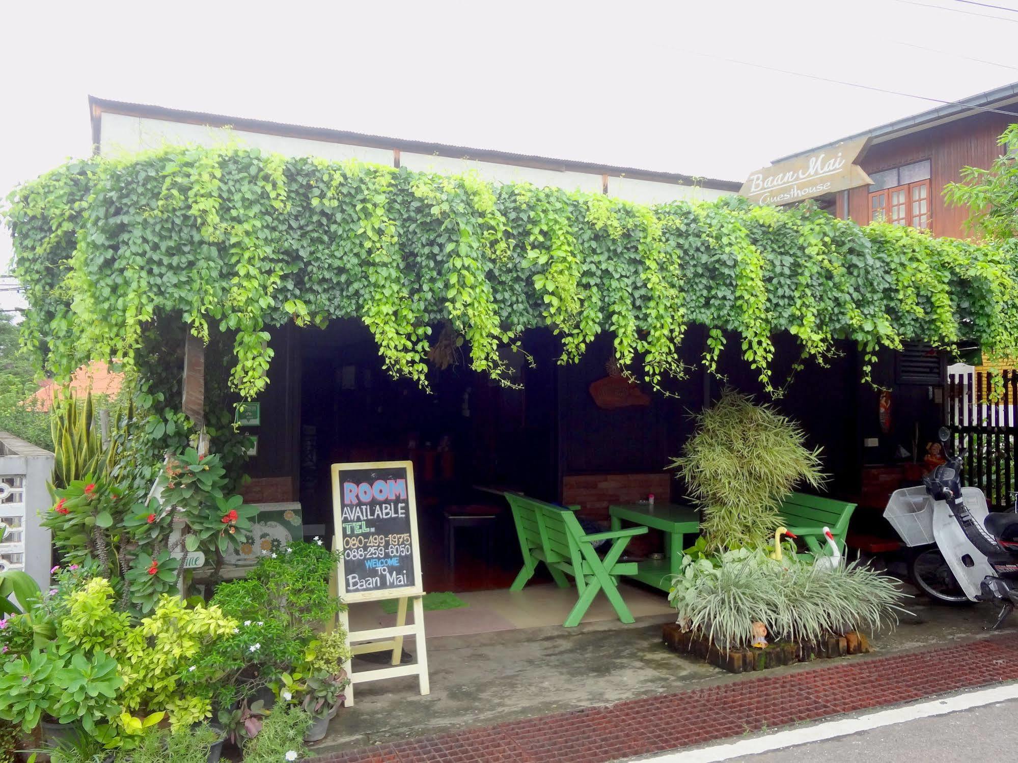 Baan Mai Guesthouse メーホンソン エクステリア 写真