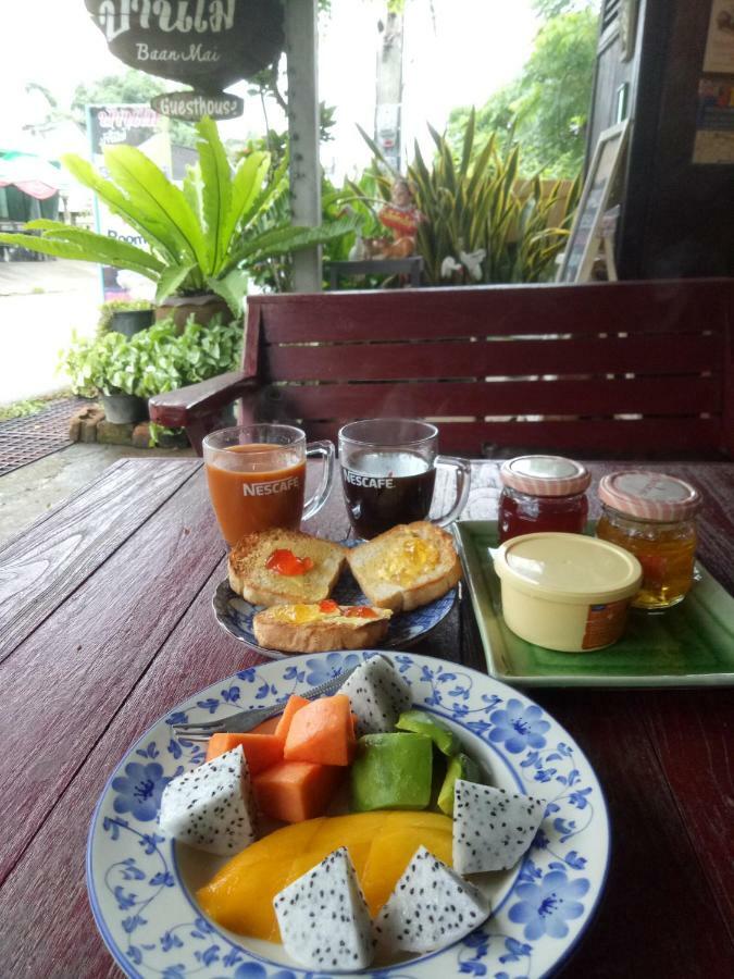 Baan Mai Guesthouse メーホンソン エクステリア 写真