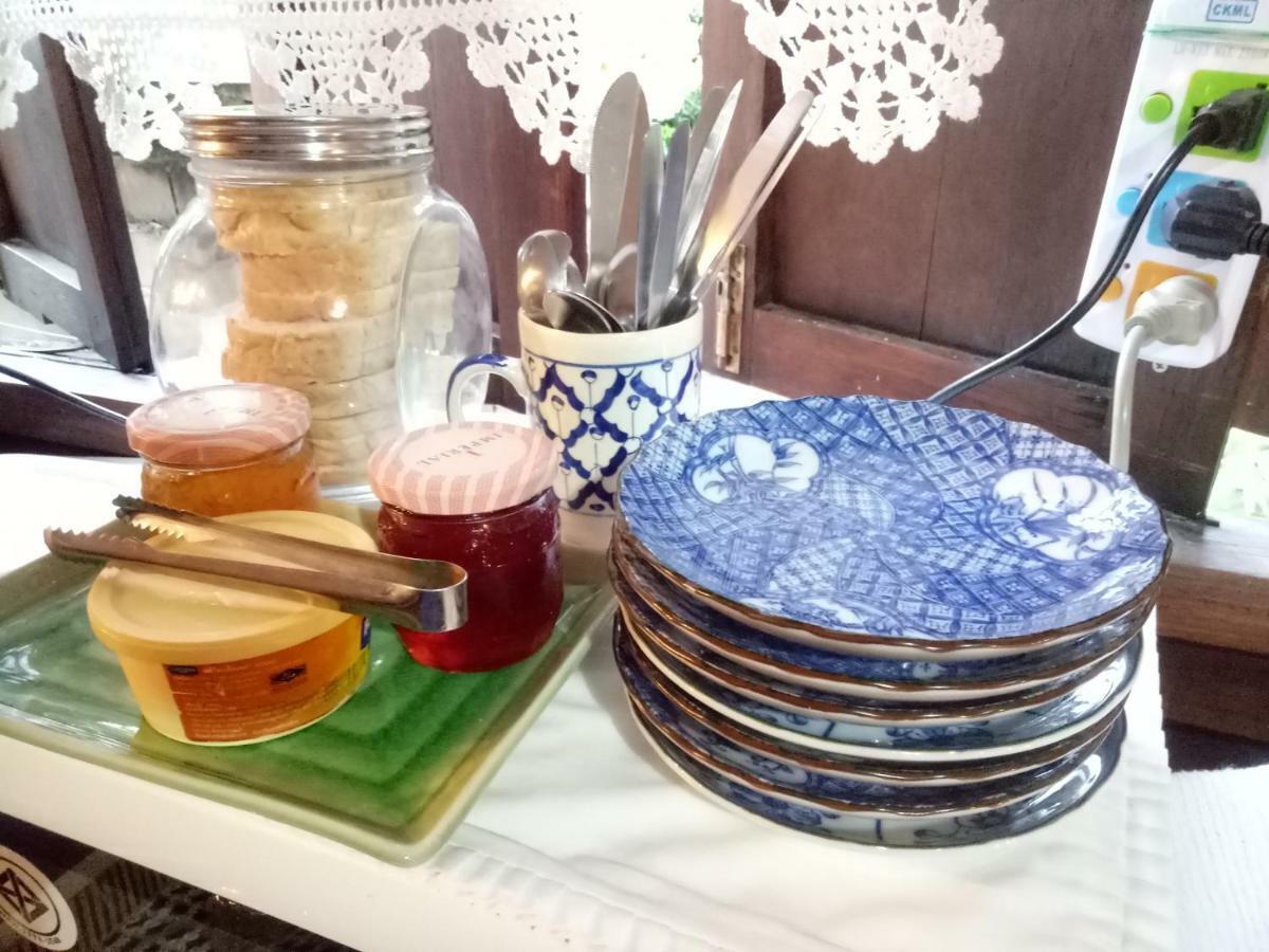 Baan Mai Guesthouse メーホンソン エクステリア 写真